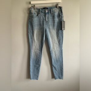 True Religion Jennie Curvy Mid Rise Super Skinny W29